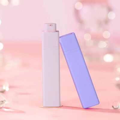 クラシック 15ml 30ml 50ml スキンケア製品セット 広角空気のないボトル 回転頭 PPポンプスプレーヤー 密封化粧品パッケージ