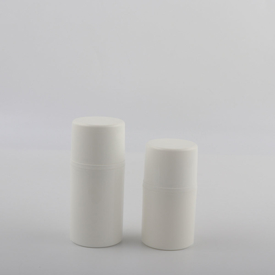 白いPPのプラスチック化粧品の包装の空気のないクリーム色の血清のびん30ml 50ml 80ml