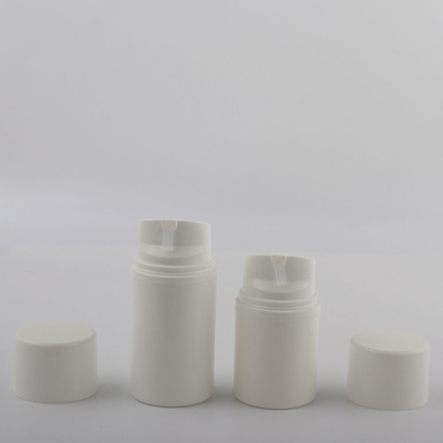 白いPPのプラスチック化粧品の包装の空気のないクリーム色の血清のびん30ml 50ml 80ml
