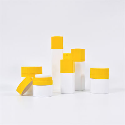 クラシック 15ml 30ml 50ml スキンケア製品セット 広角空気のないボトル 回転頭 PPポンプスプレーヤー 密封化粧品パッケージ